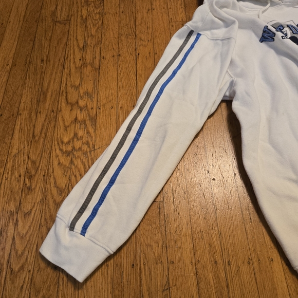 🆕️3/$30🎄Disney Hoodie - Picture 4 of 7